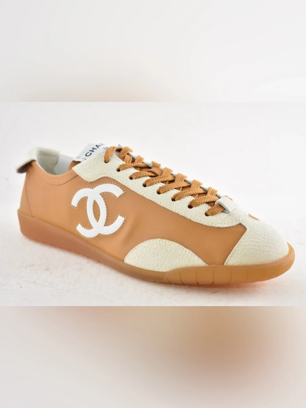Chanel 26P Brown White Leather Suede CC Logo Flat Runner Trainer Sneaker 39.5 - Picture 6 of 16
